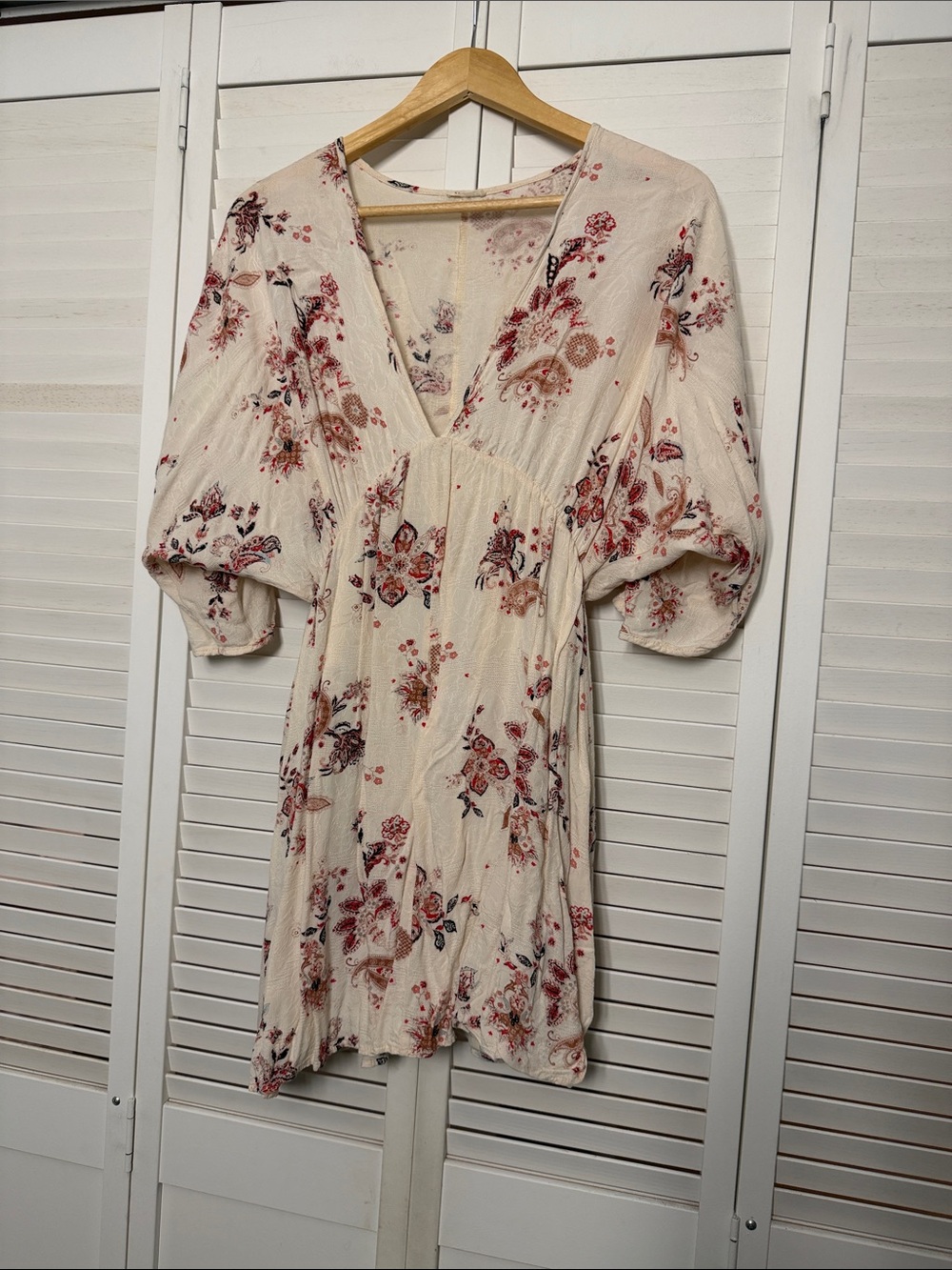 En Creme Cream Floral V-Neck Tunic with Red Floral Print
